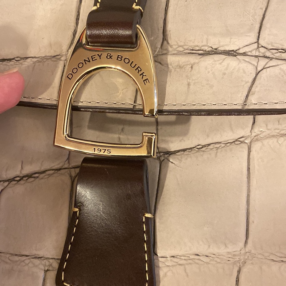 Like NEW Dooney & Bourke Crossbody Leather - Picture 8 of 8